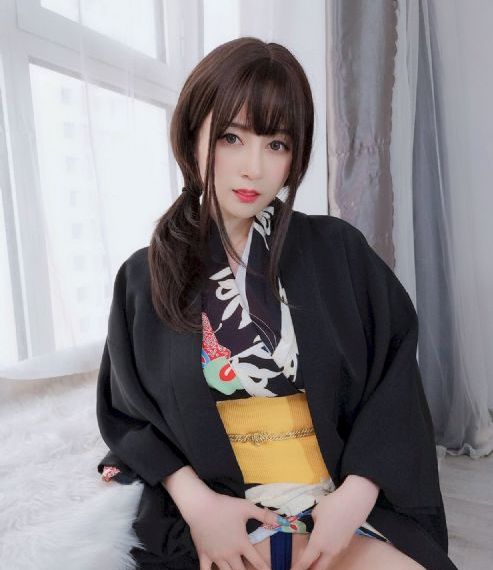女大学生沙龙服务_青苹果乐园免费高清观看